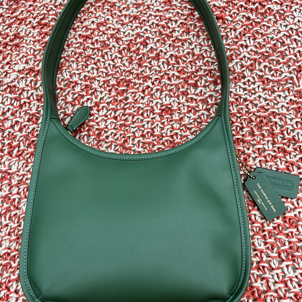 💚 Coach Curve Zip Bag💚